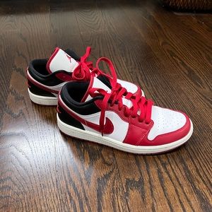 Nike Women’s Air Jordan 1 low retro shoes EUC worn once
